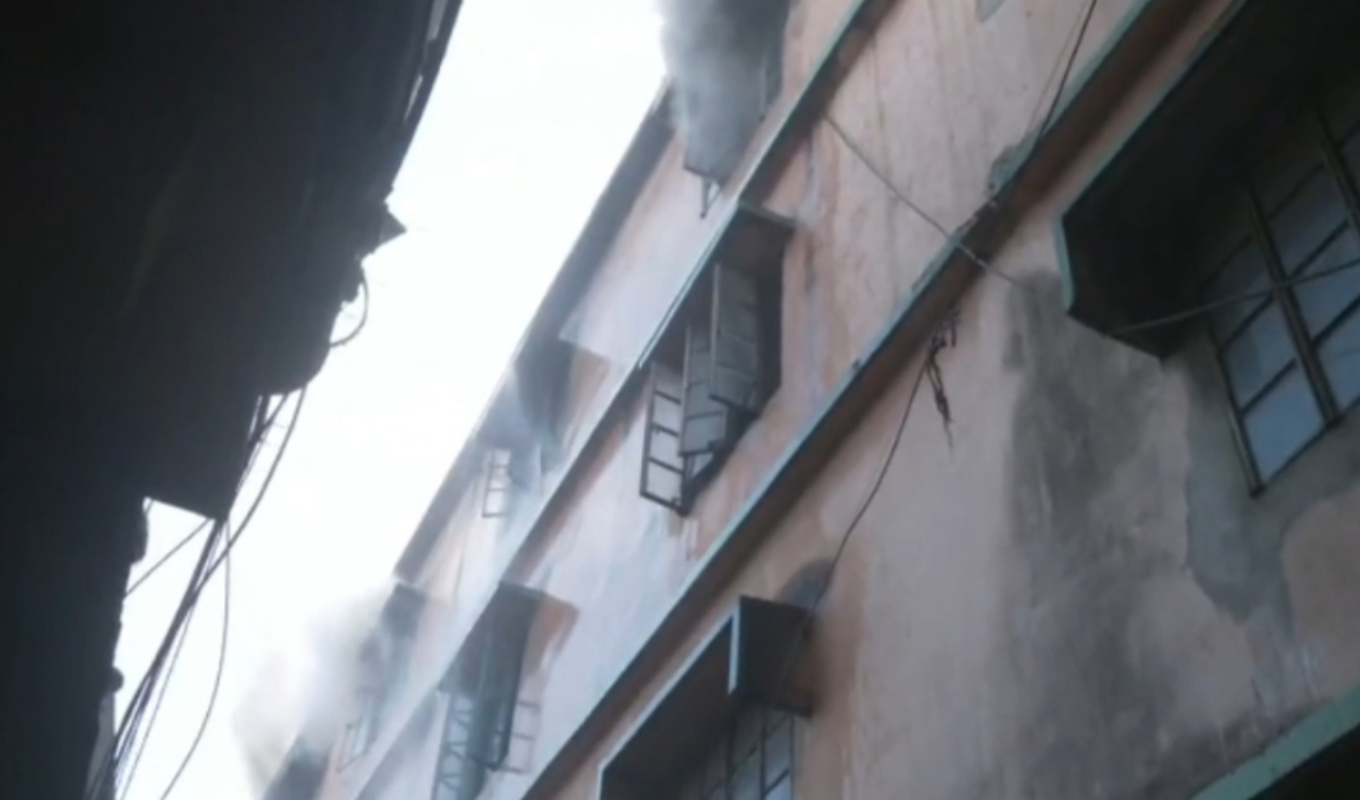 চট্টগ্রামে বাণিজ্য ভবনের গোডাউনে আগুন, নিয়ন্ত্রণে ফায়ার সার্ভিসের ৭ ইউনিট