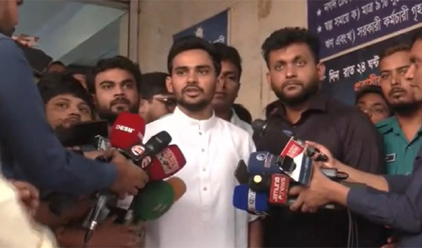পদত্যাগ করে ঢাকা থেকেই নির্বাচন করবেন উপদেষ্টা আসিফ 1 পদত্যাগ করে ঢাকা থেকেই নির্বাচন করবেন উপদেষ্টা আসিফ