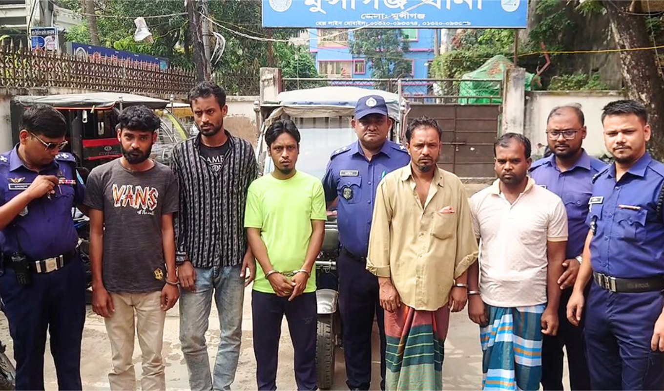 মুন্সিগঞ্জে অটোরিকশা চালক হত্যা মামলায় পাঁচজন গ্রেফতার, রহস্য উদঘাটন 1 %E0%A6%AE%E0%A7%81%E0%A6%A8%E0%A7%8D%E0%A6%B8%E0%A6%BF%E0%A6%97%E0%A6%9E%E0%A7%8D%E0%A6%9C%E0%A7%87 %E0%A6%85%E0%A6%9F%E0%A7%8B%E0%A6%B0%E0%A6%BF%E0%A6%95%E0%A6%B6%E0%A6%BE %E0%A6%9A%E0%A6%BE%E0%A6%B2%E0%A6%95%E0%A7%87%E0%A6%B0 %E0%A6%B0%E0%A6%B9%E0%A6%B8%E0%A7%8D%E0%A6%AF%E0%A6%9C%E0%A6%A8%E0%A6%95 %E0%A6%B9%E0%A6%A4%E0%A7%8D%E0%A6%AF%E0%A6%BE%E0%A6%B0 %E0%A6%9B%E0%A6%BE%E0%A6%AF%E0%A6%BC%E0%A6%BE %E0%A6%89%E0%A6%A8%E0%A7%8D%E0%A6%AE%E0%A7%8B%E0%A6%9A%E0%A6%BF%E0%A6%A4 মুন্সিগঞ্জে অটোরিকশা চালক হত্যা মামলায় পাঁচজন গ্রেফতার, রহস্য উদঘাটন