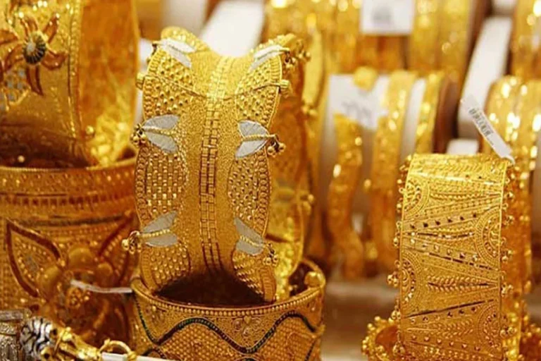 দেশে কমেছে স্বর্ণের দাম, অপরিবর্তিত রুপা