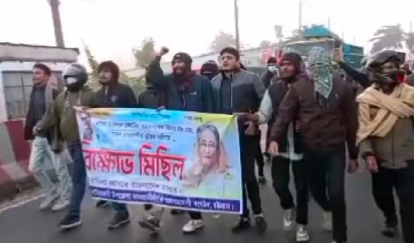 Awami League Rally in Hathazari হাটহাজারীতে আওয়ামী লীগ ও সহযোগী সংগঠনের সংক্ষিপ্ত মিছিল, ভিডিও ভাইরাল