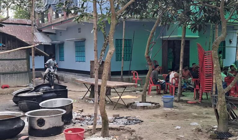 Gold Ornaments and Cash Looted from Wedding House in Mirsarai মিরসরাইয়ে বিয়ের অনুষ্ঠানে ডাকাতি, স্বর্ণ ও টাকা লুট