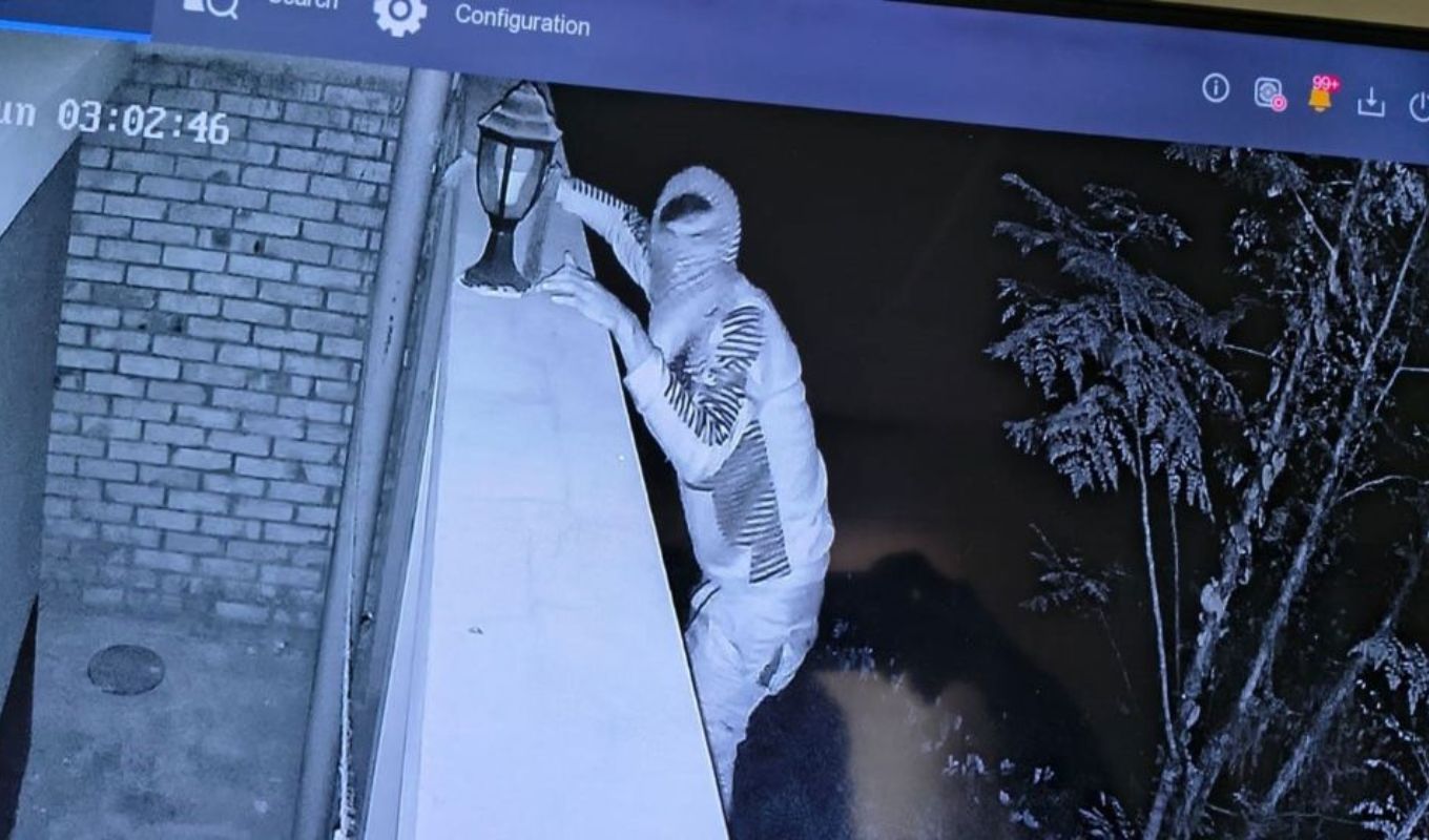 Guard tied as tea office robbed নিরাপত্তাকর্মী বেঁধে চা অফিসে ডাকাতি