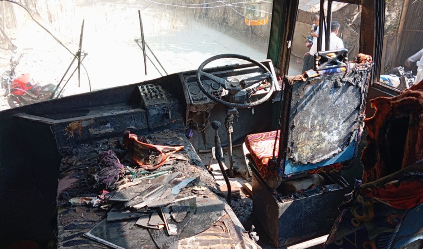 Miscreants Set Fire to Parked Bus in Jashore যশোরে পার্কিং বাসে আগুন, বড় দুর্ঘটনা এড়ানো