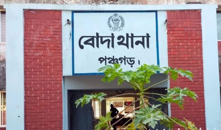 Mobile court attacked by angry mob after seizing banned polythene in Boda বোদায় ভ্রাম্যমাণ আদালতের ওপর হামলা