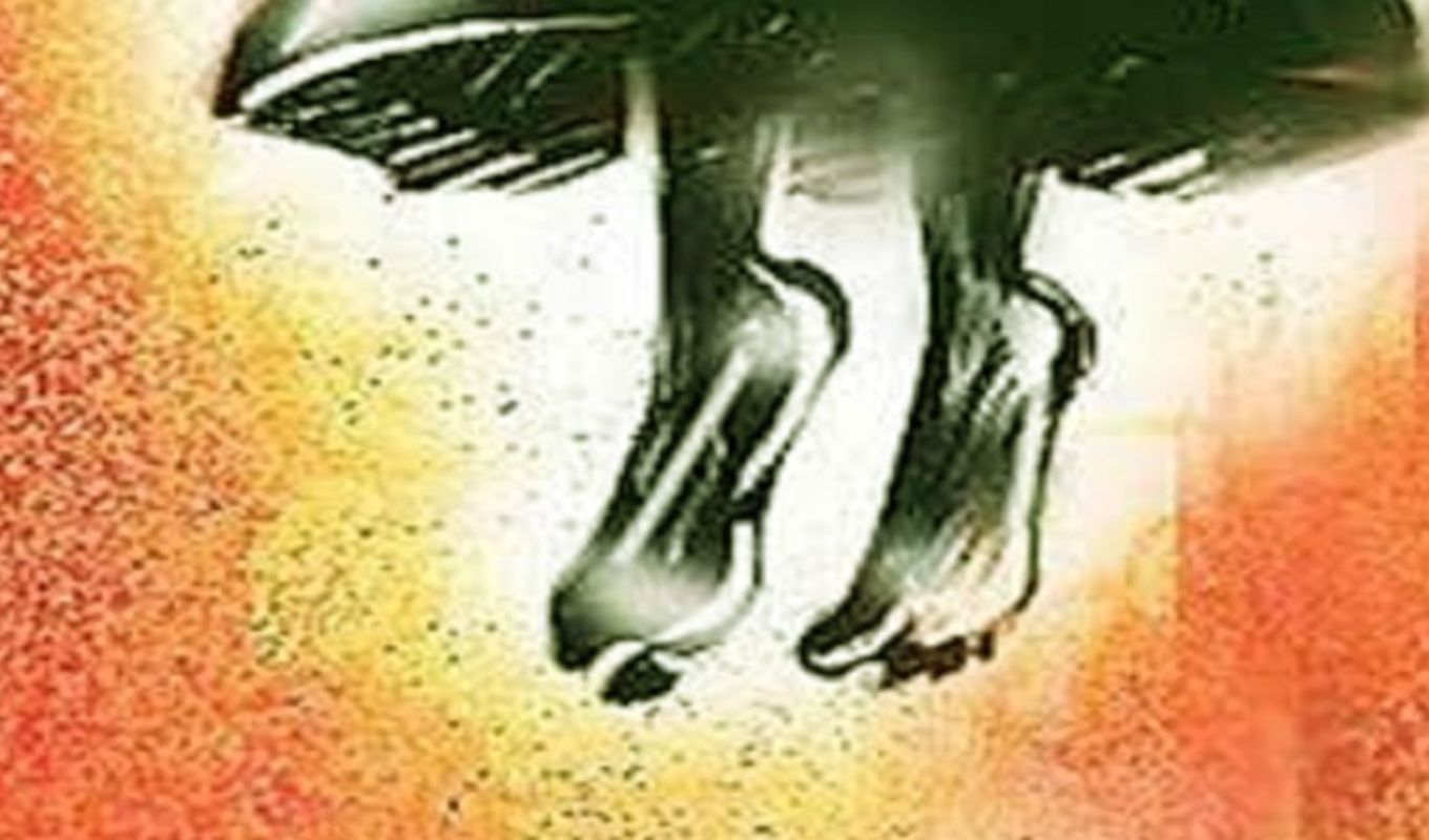 Mother finds daughters body hanging after coming from Dhaka মতলবে ঘর থেকে কিশোরীর অর্ধগলিত মরদেহ উদ্ধার