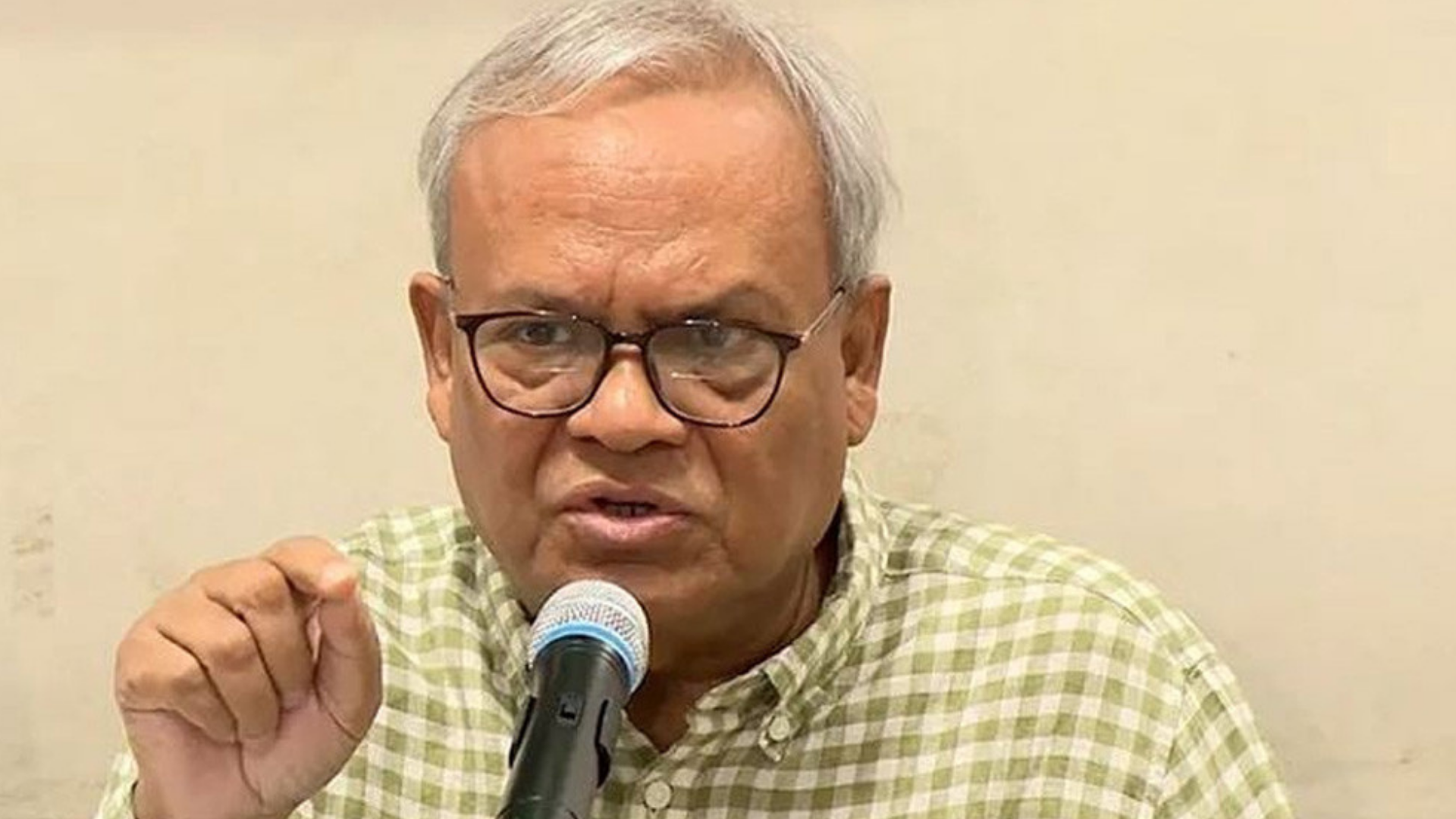 Rizvi Slams BNP Supporters Our Own People Are Becoming Obstacles to Khaledas Recovery “হাসপাতালের ভিড় খালেদা জিয়ার চিকিৎসায় বাধা”—রিজভীর সতর্কবার্তা দিয়ে জনতাকে দূরত্ব বজায় রাখার আহ্বান