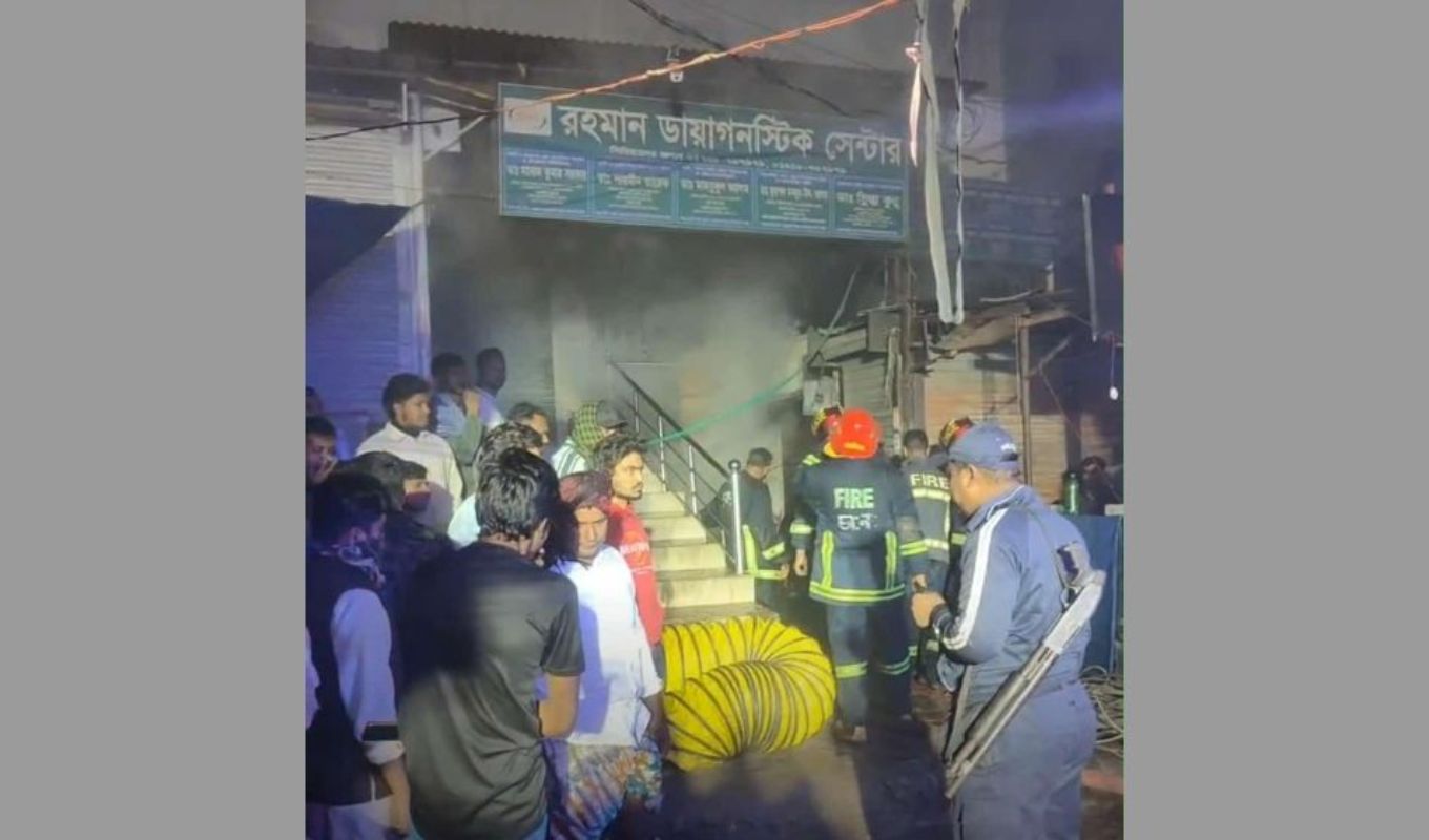 Savar hospital gutted in massive fire সাভারে রহমান ডায়াগনস্টিক সেন্টারে ভয়াবহ অগ্নিকাণ্ড