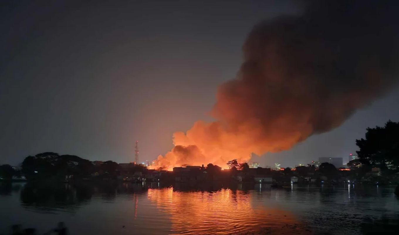 The fire at Korail slum has burnt down nearly 1500 houses কড়াইল বস্তির আগুন পাঁচ ঘণ্টা পর নিয়ন্ত্রণে