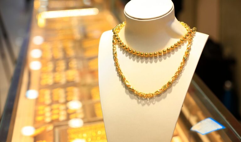 Todays Gold Price 22 November 2025 দেশের বাজারে স্বর্ণের দামে ভরি প্রতি ১,৩৫৩ টাকা কম