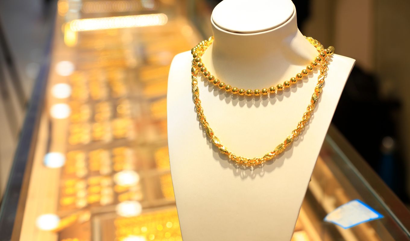 দেশের বাজারে স্বর্ণের দামে ভরি প্রতি ১,৩৫৩ টাকা কম 1 Todays Gold Price 22 November 2025 দেশের বাজারে স্বর্ণের দামে ভরি প্রতি ১,৩৫৩ টাকা কম