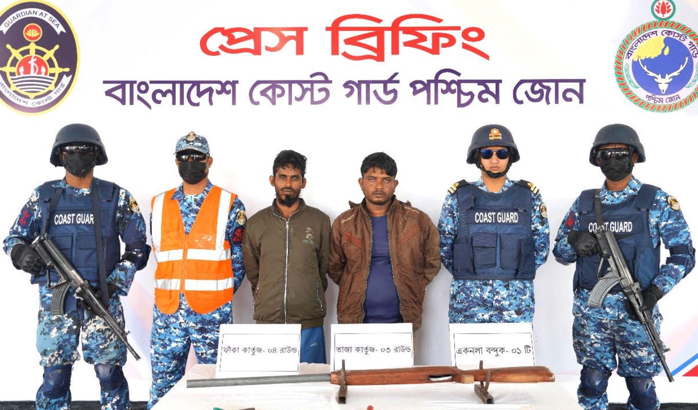 Two associates of the Karim Sharif gang arrested in Sundarbans weapons recovered সুন্দরবনে করিম শরীফ বাহিনীর ২ দস্যু আটক: অস্ত্র ও গুলি উদ্ধার