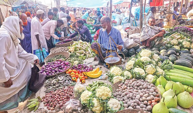Winter Vegetables Arrive in Markets but Prices Remain High ঢাকায় শীতের সবজির দাম বেড়ে গেছে, পেঁয়াজের বাজার স্থিতিশীল