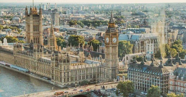 অভিবাসীদের ভবিষ্যৎ কি অন্ধকার দিকে মোড় নিচ্ছে যুক্তরাজ্যে অভিবাসীদের ভবিষ্যৎ কি অন্ধকার দিকে মোড় নিচ্ছে যুক্তরাজ্যে?