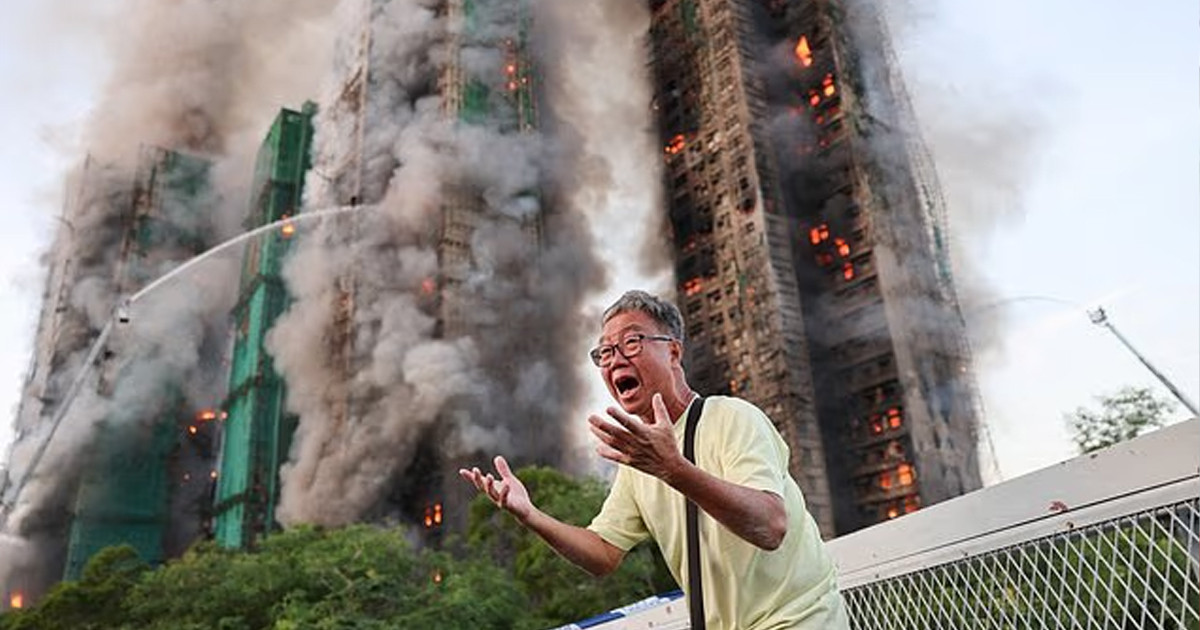 আগুনের দগ্ধ শহর হংকং