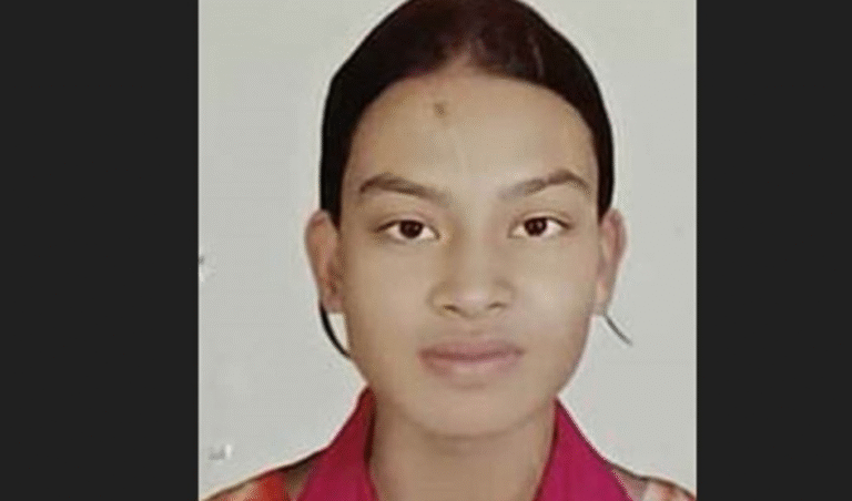 গেম খেলার সময় মোবাইল কেড়ে নেওয়ায় কলেজছাত্রী আত্মহত্যা