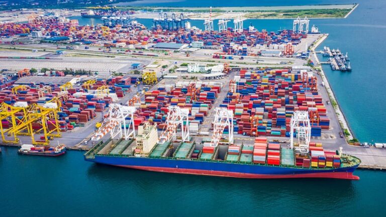 চট্টগ্রাম বন্দর এর বিদেশি ইজারা নিয়ে শ্রমিকদের অবরোধ কর্মসূচি