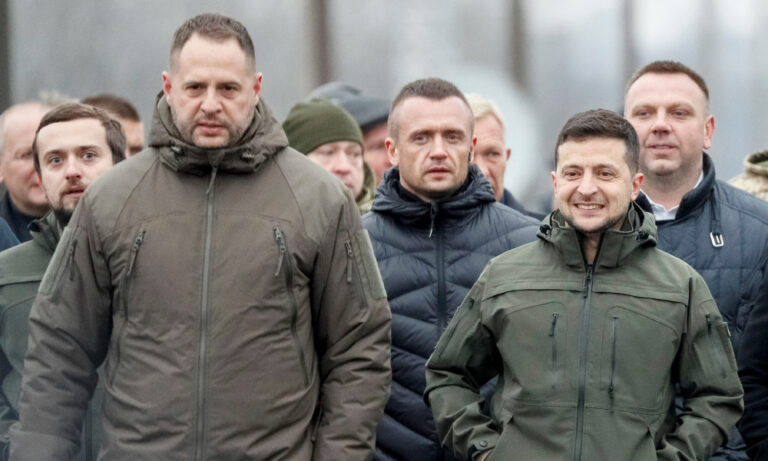 জেলেনস্কির শীর্ষ সহকারী ছাড়লেন দায়িত্ব