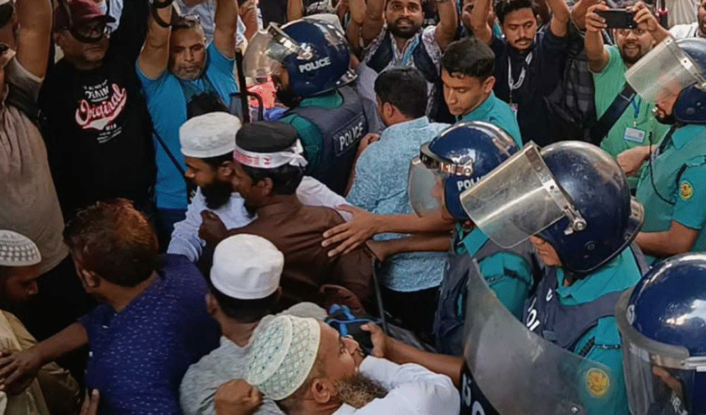 নন-এমপিও শিক্ষকদের ঘেরাও কর্মসূচিতে পুলিশের লাঠিচার্জ ও সাউন্ড গ্রেনেড, আহত ৪ জন ঢামেকে নন এমপিও শিক্ষকদের ঘেরাও কর্মসূচিতে পুলিশের লাঠিচার্জ ও সাউন্ড গ্রেনেড আহত ৪ জন ঢামেকে নন-এমপিও শিক্ষকদের ঘেরাও কর্মসূচিতে পুলিশের লাঠিচার্জ ও সাউন্ড গ্রেনেড, আহত ৪ জন ঢামেকে
