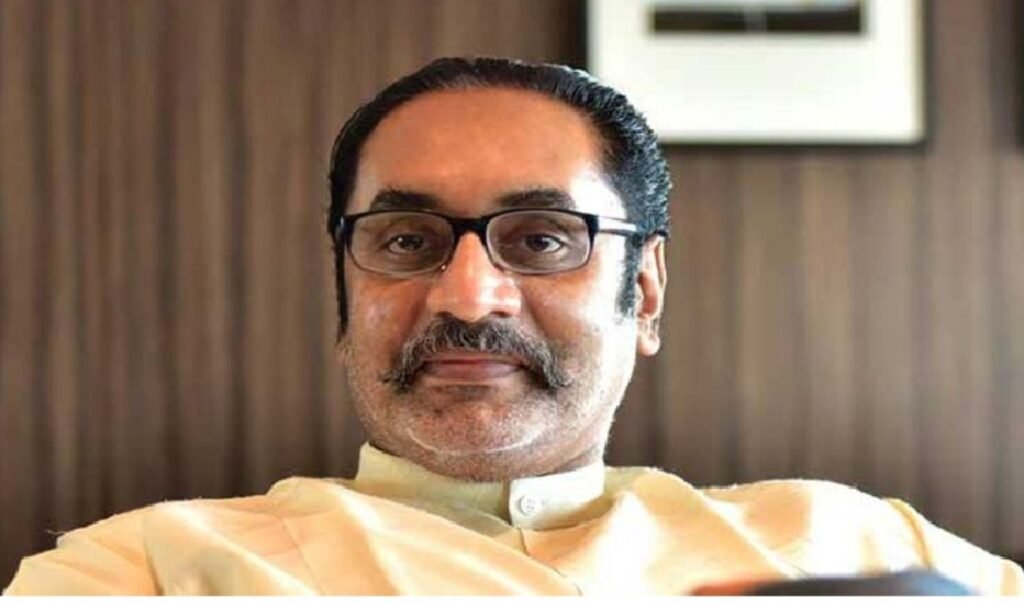 বগুড়ায় পিনাকী ভট্টাচার্যের বাড়ির গেটে আগুন 1 পিনাকীর বাড়িতে আগুন লাগানোর চেষ্টা বগুড়ায় পিনাকী ভট্টাচার্যের বাড়ির গেটে আগুন