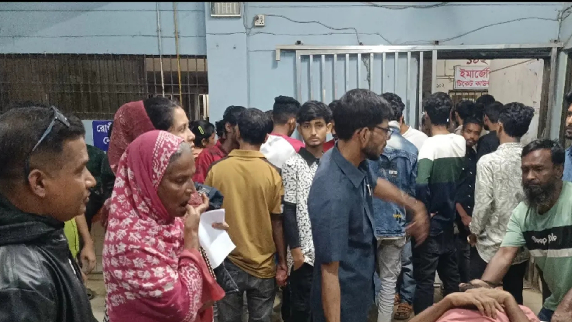 ব্রাহ্মণবাড়িয়ায় সন্ধ্যার গুলিবর্ষণ আধিপত্যের লড়াইয়ে ৩ জন ছিটকে হাসপাতালে ব্রাহ্মণবাড়িয়ায় আধিপত্যের দ্বন্দ্ব: রাস্তায় রক্ত, হাসপাতালে দীর্ঘ রাত