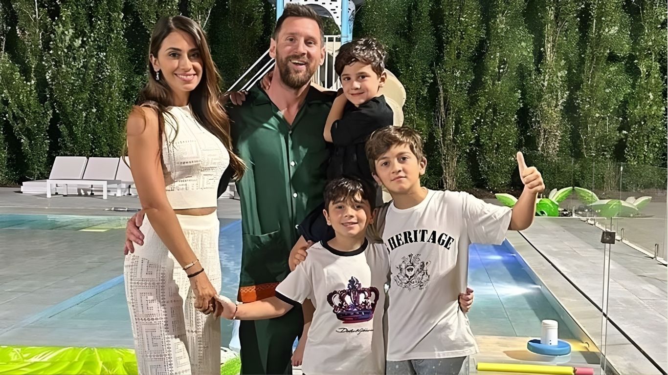 বার্সেলোনায় ফেরা নিয়ে ‘সবসময় কথা বলেন’ মেসি ও তার পরিবার 1 মেসি ও তার পরিবার বার্সেলোনায় ফেরা নিয়ে ‘সবসময় কথা বলেন’ মেসি ও তার পরিবার