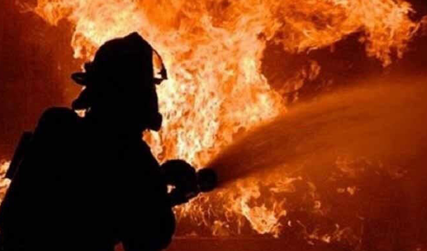 রাজধানীর বিজয়নগরে ভবনে আগুন, অল্প সময়েই নিয়ন্ত্রণ 1 রাজধানীর বিজয়নগরে ভবনে আগুন, অল্প সময়েই নিয়ন্ত্রণ