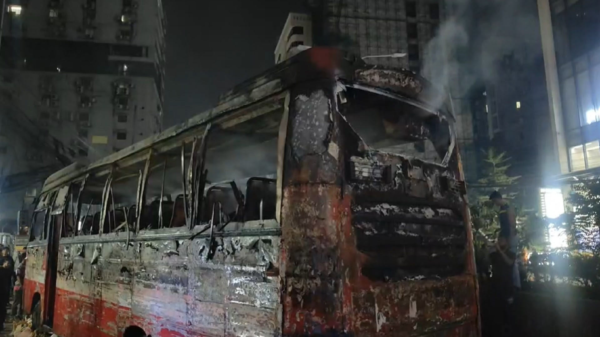 মহাখালীতে বাসে আগুন