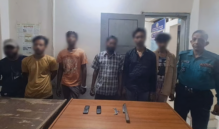 রূপনগরে ডাকাতির ছয় পরিকল্পনাকারী গ্রেপ্তার অস্ত্র ও গাড়ি জব্দ রূপনগরে ডাকাতির ছয় পরিকল্পনাকারী গ্রেপ্তার, অস্ত্র ও গাড়ি জব্দ