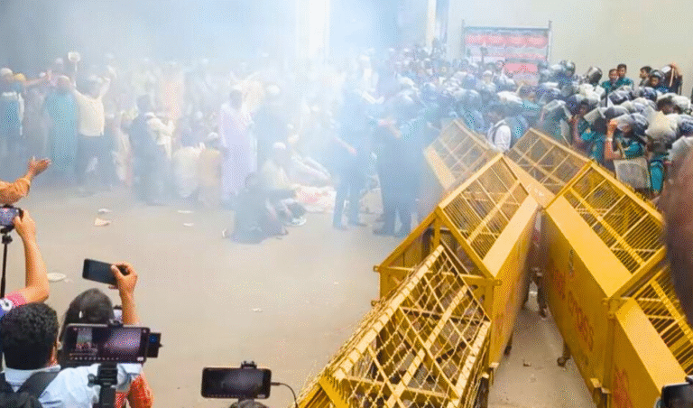 লংমার্চে পুলিশের বাধা, দৃঢ় ইবতেদায়ি শিক্ষকরা দাবি আদায়ে অনড়