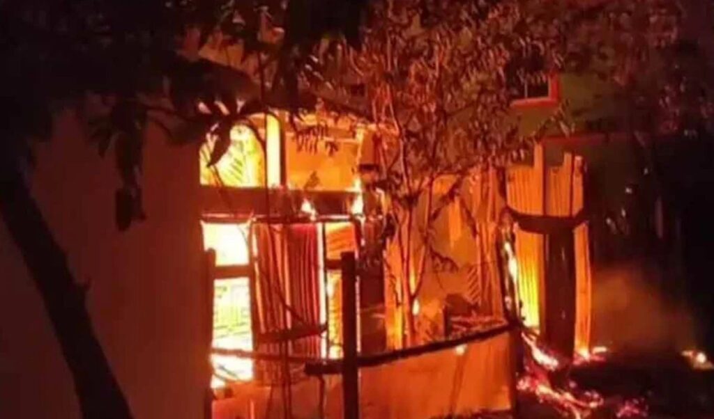 লক্ষ্মীপুরে আগুনে ১৫টি দোকান ভস্মীভূত রামগতিতে আগুনে ১৫ দোকান ভস্মীভূত