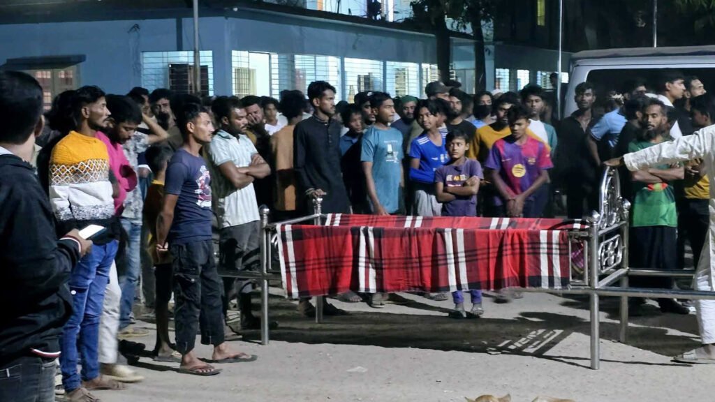 সাদ্দাম হত্যার ঘটনায় স্বজনেরা লাশ নিয়ে থানায়