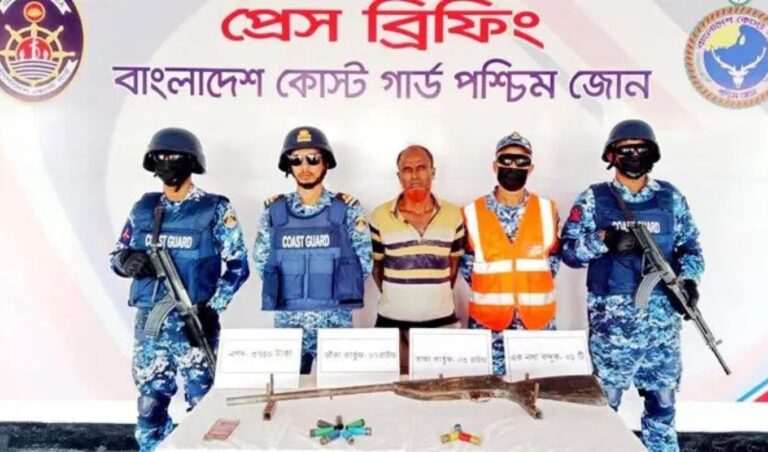 সুন্দরবনে অস্ত্রসহ ‘দুলাভাই বাহিনী’র সদস্য আটক
