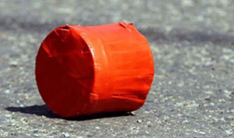 হাতিরঝিলে ইস্পাহানী স্কুলের সামনে ককটেল বিস্ফোরণ হাতিরঝিলে স্কুল গেটের সামনে ককটেল বিস্ফোরণ