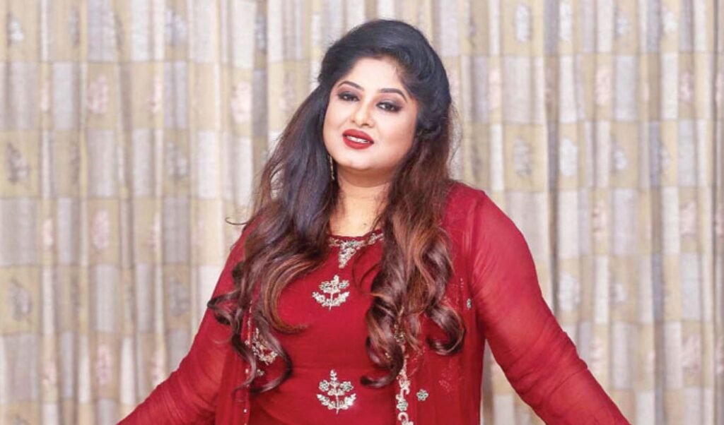 ৫২ বছরে পা রাখলেন চিত্রনায়িকা মৌসুমী