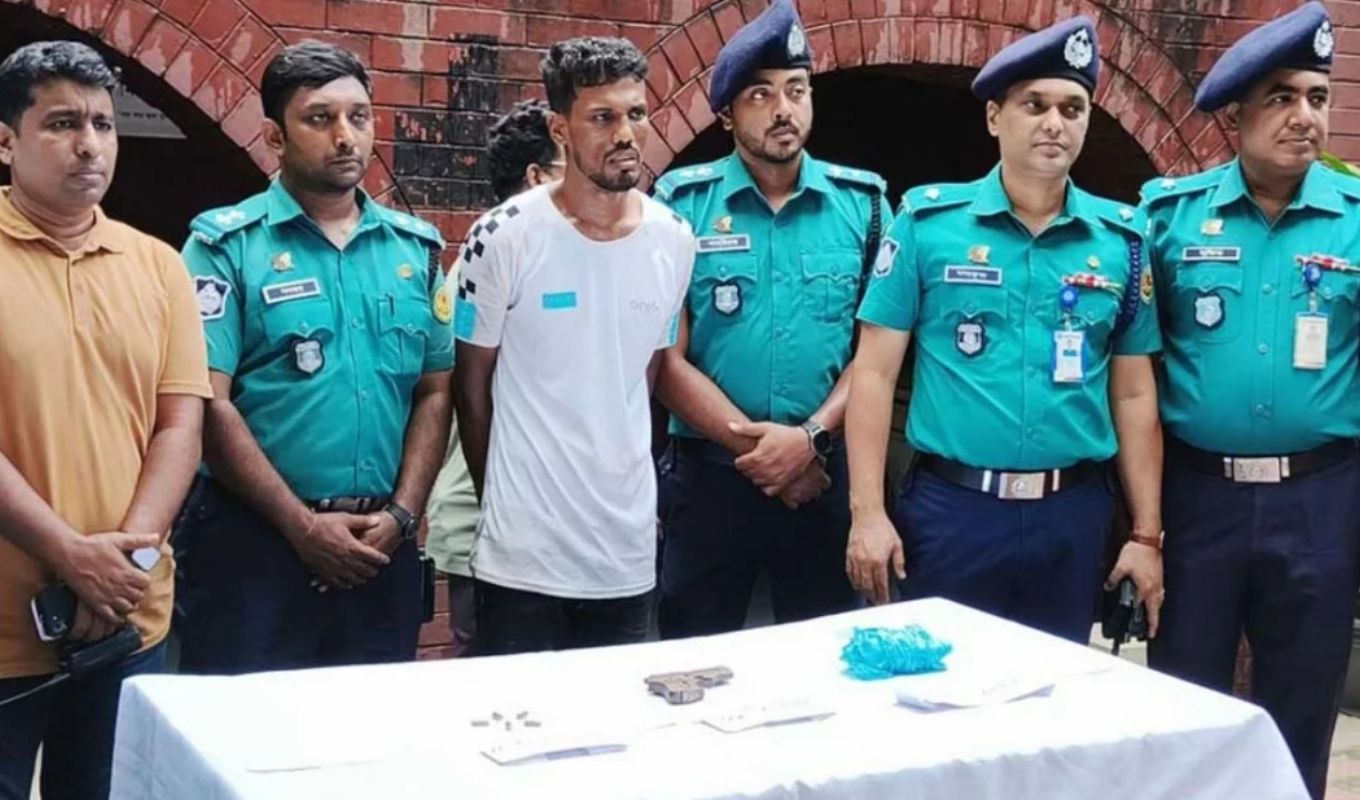 ‘Raktachosha Joni Arrested in Mohammadpur with Weapons মোহাম্মদপুরে অস্ত্রসহ ‘রক্তচোষা জনি’ গ্রেপ্তার