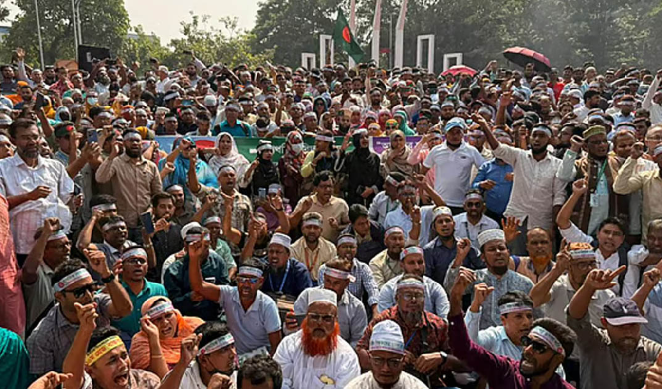 প্রাথমিক শিক্ষকরা তিন দফা দাবিতে কর্মসূচি সম্প্রসারণ করে কমপ্লিট শাটডাউনে