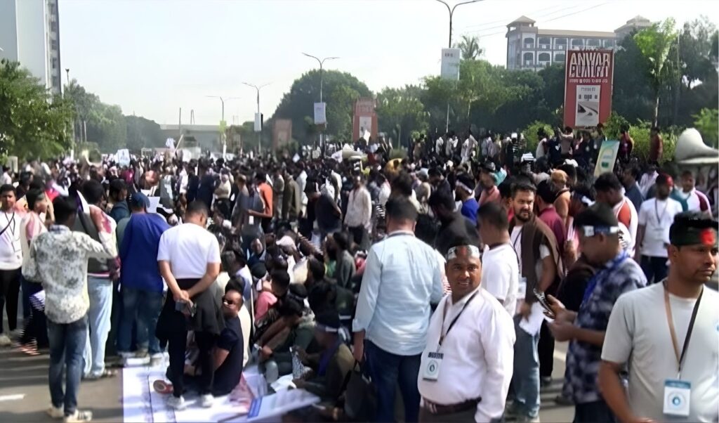 NEIR বাস্তবায়নের প্রভাবে ব্যবসায়ীদের সড়ক অবরোধ NEIR বাস্তবায়নের প্রভাবে ব্যবসায়ীদের সড়ক অবরোধ