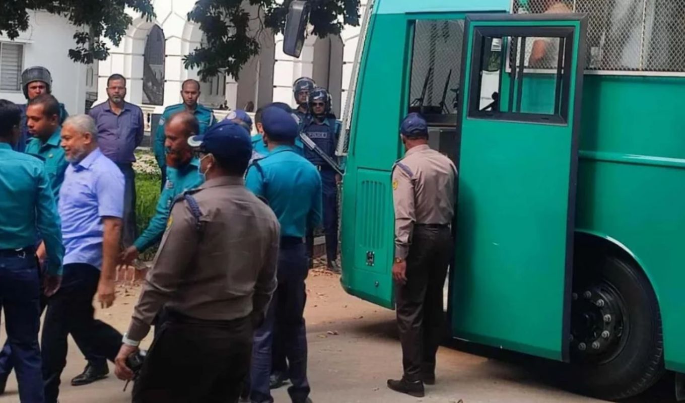 Ten Military Officers Appear Before Tribunal in Crimes Against Humanity Case মানবতাবিরোধী অপরাধের মামলায় ১০ সামরিক কর্মকর্তার ট্রাইব্যুনালে উপস্থিতি