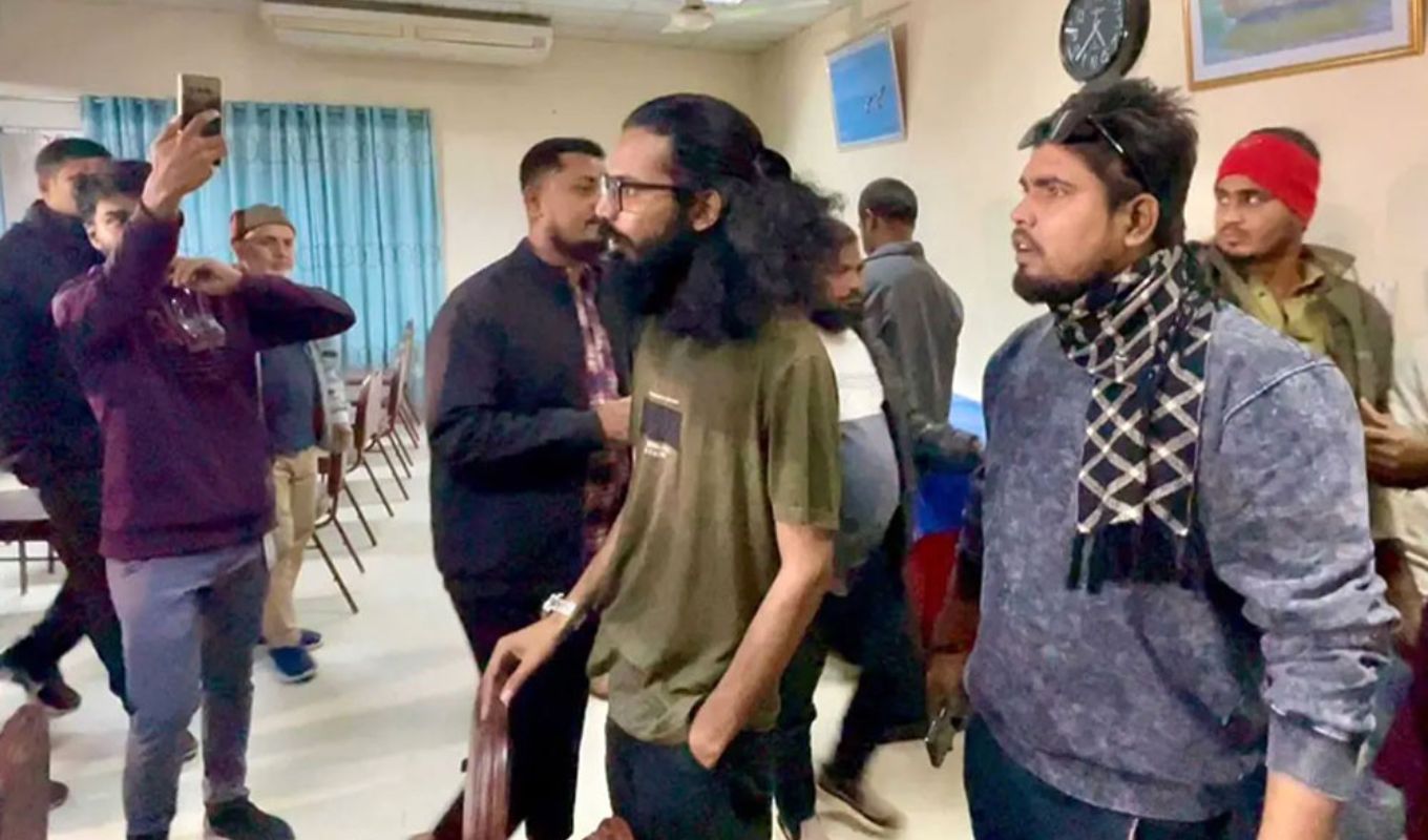 Two Youth Shakti Leaders Who Threatened Journalists Temporarily Relieved রাজশাহীতে সাংবাদিকদের হুমকি, যুবশক্তির দুই নেতা দায়িত্বহীন