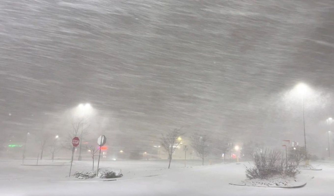 Winter Snowstorm Brings Life to a Halt Across the US মার্কিন মিডওয়েস্টে তুষারঝড়ে অচল জনজীবন, ৫ কোটি মানুষের ওপর শীতকালীন সতর্কতা