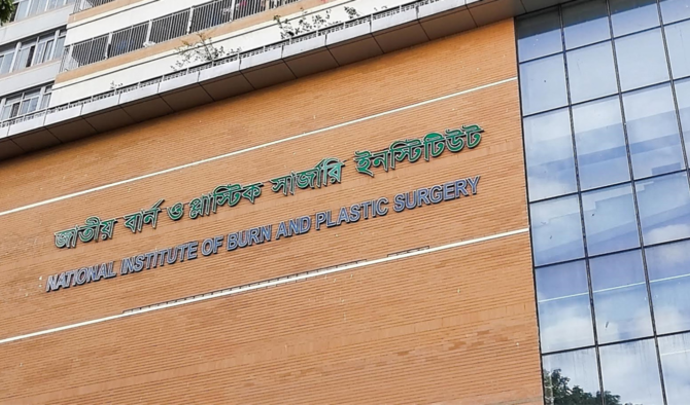 রাজধানীতে বাসায় বিস্ফোরণ, নারী-শিশুসহ একই পরিবারের ছয়জন দগ্ধ 1 আগারগাঁওয়ে গ্যাস লিকেজ থেকে বিস্ফোরণ একই পরিবারের দগ্ধ ৬ রাজধানীতে বাসায় বিস্ফোরণ, নারী-শিশুসহ একই পরিবারের ছয়জন দগ্ধ