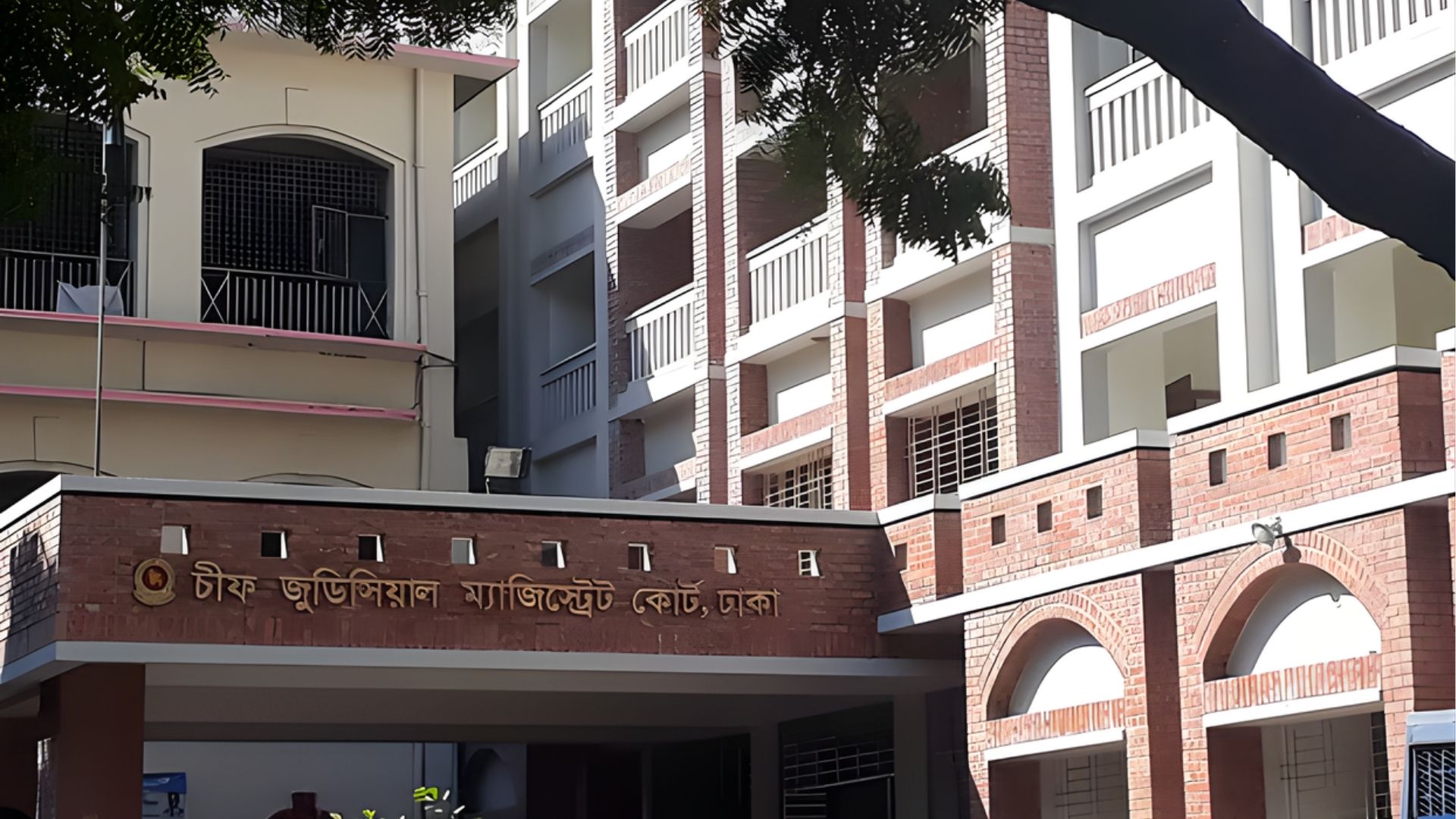 গণ বিশ্ববিদ্যালয়ের ছাত্রীকে গণ বিশ্ববিদ্যালয়ের ছাত্রীকে চেতনানাশক খাইয়ে দলবদ্ধ ধ/র্ষণ: গ্রেপ্তার তিন শিক্ষার্থীর রিমান্ড, তদন্তে নতুন প্রশ্ন