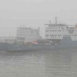 ঘন কুয়াশার কারণে দুই নৌরুটে ফেরি বন্ধ ঘন কুয়াশায় ফেরি বন্ধ রয়েছে দুই নৌরুটে