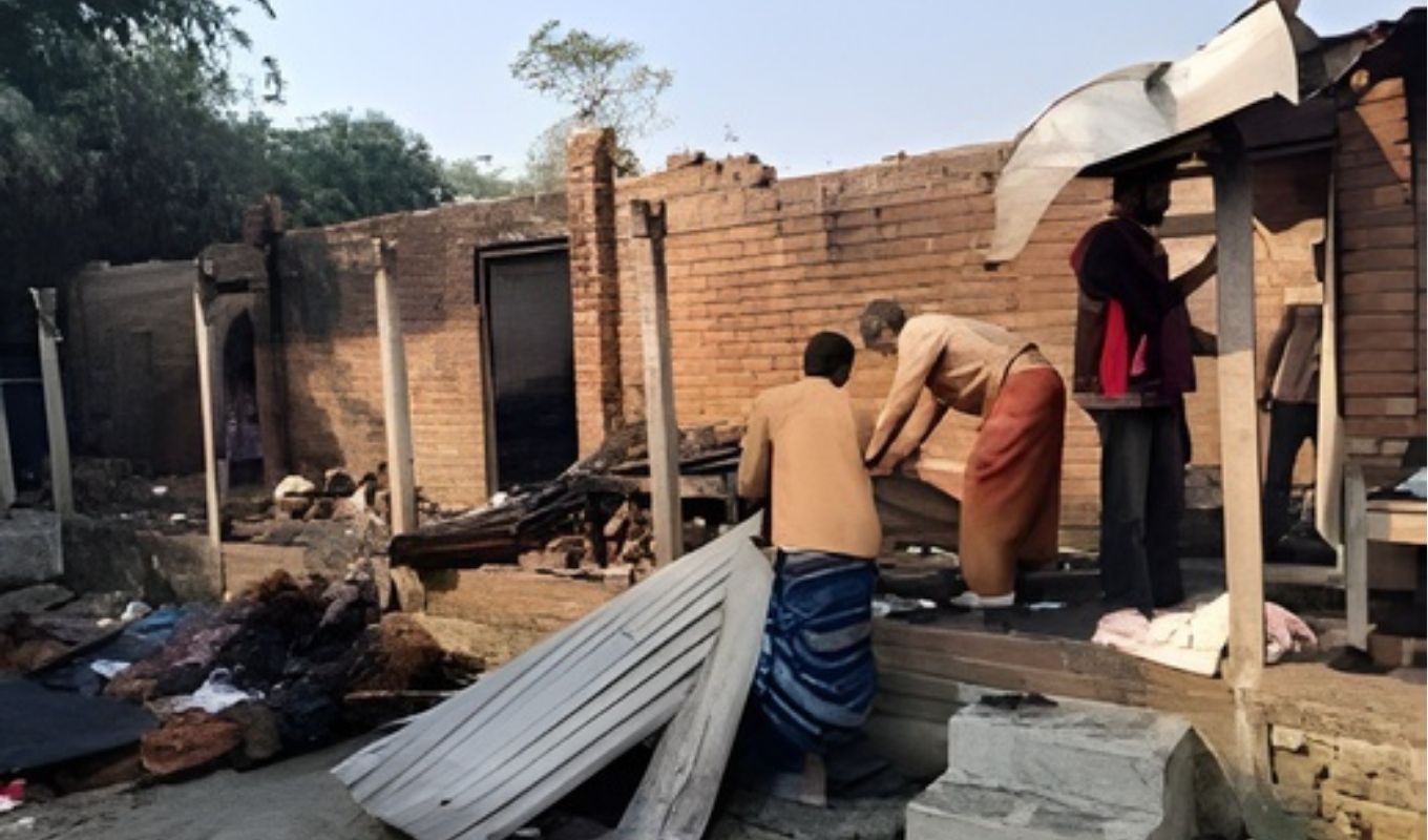 জেলা সাবরেজিস্ট্রার অফিসে পেট্রোলবোমার হামলা