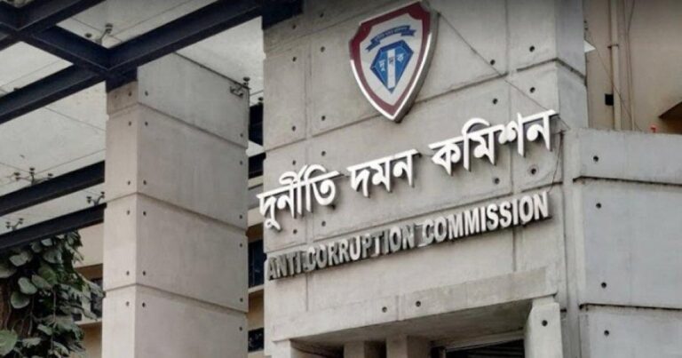 দুর্নীতির অভিযোগে দুদকের অভিযান