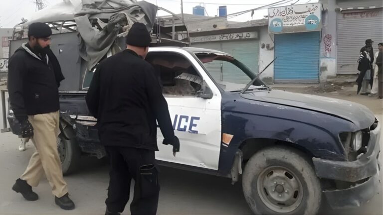 পাকিস্তানের সীমান্ত অঞ্চলে আবারো পাকিস্তানের সীমান্ত অঞ্চলে আবারো রক্তক্ষয়ী হামলা: পুলিশের গাড়িতে আইইডি বিস্ফোরণে তিনজন নিহত, উদ্বেগ বাড়ছে নিরাপত্তা বাহিনীতে