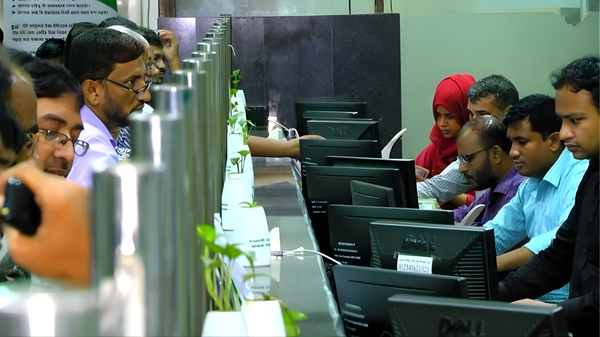 বাংলাদেশের ব্যাংকে অস্বাভাবিক এক ঘটনা বাংলাদেশের ব্যাংকে অস্বাভাবিক এক ঘটনা