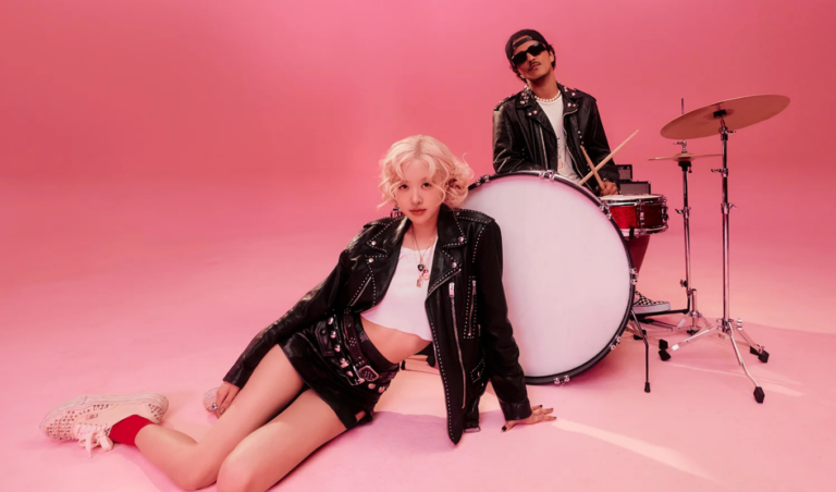 ব্রুনো মার্সের জাদুকরী ছোঁয়ায় যেভাবে পূর্ণতা পেল রোজের ‘এপিটি গ্র্যামি মনোনয়ন এবং একক অ্যালবামের পথে রোজের আত্মবিশ্বাসী যাত্রা