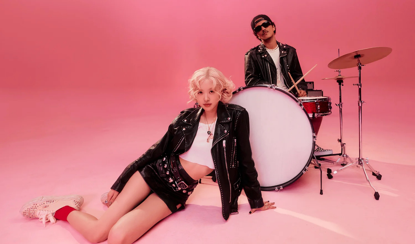 ব্রুনো মার্সের জাদুকরী ছোঁয়ায় যেভাবে পূর্ণতা পেল রোজের ‘এপিটি গ্র্যামি মনোনয়ন এবং একক অ্যালবামের পথে রোজের আত্মবিশ্বাসী যাত্রা